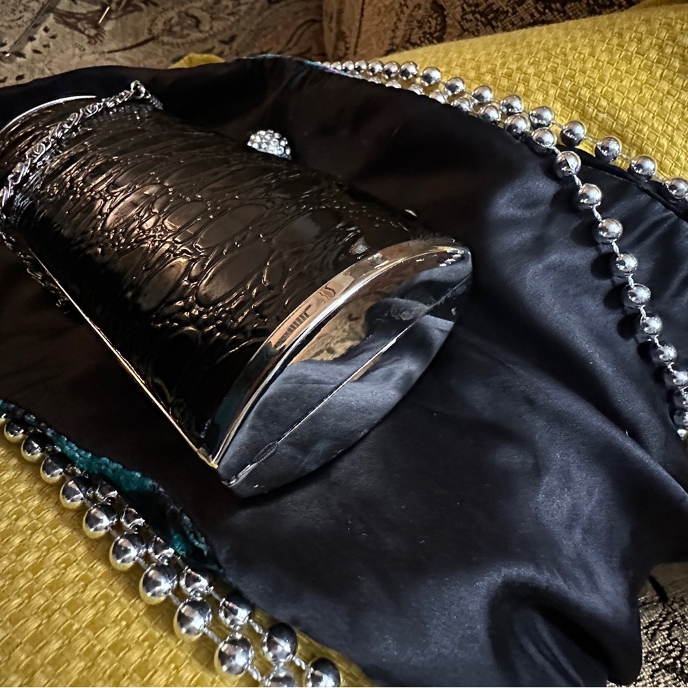 NWOT J & X NY Elegant Black Crocodile-Embossed Clutch - Picture 11 of 14